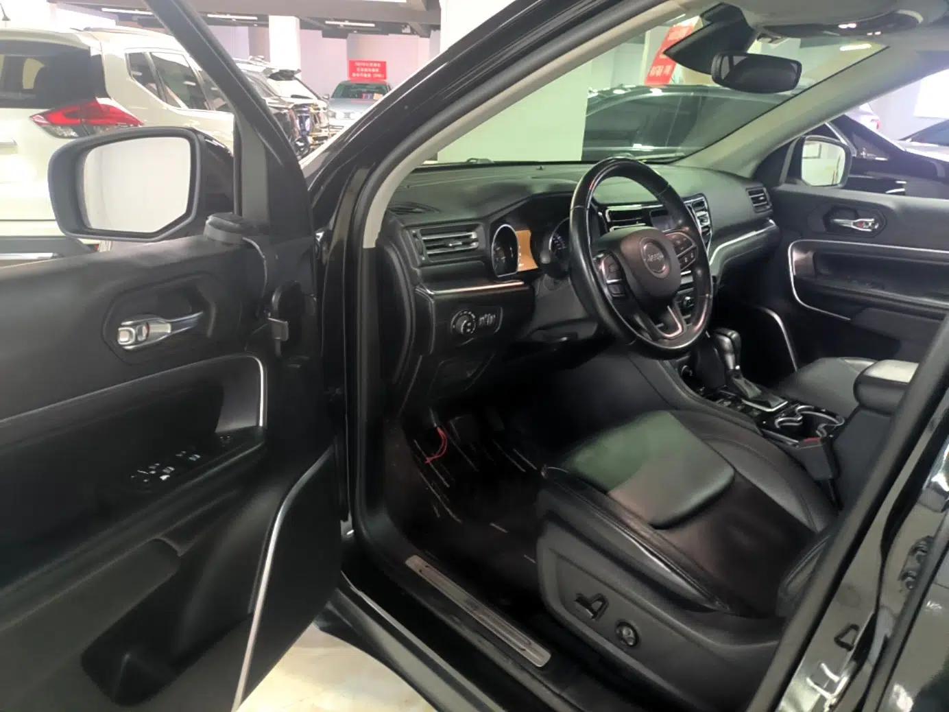 Jeep Grand Commander 2018 2.0T Four-Wheel Drive Prestige Edition China V — миниатюра 19