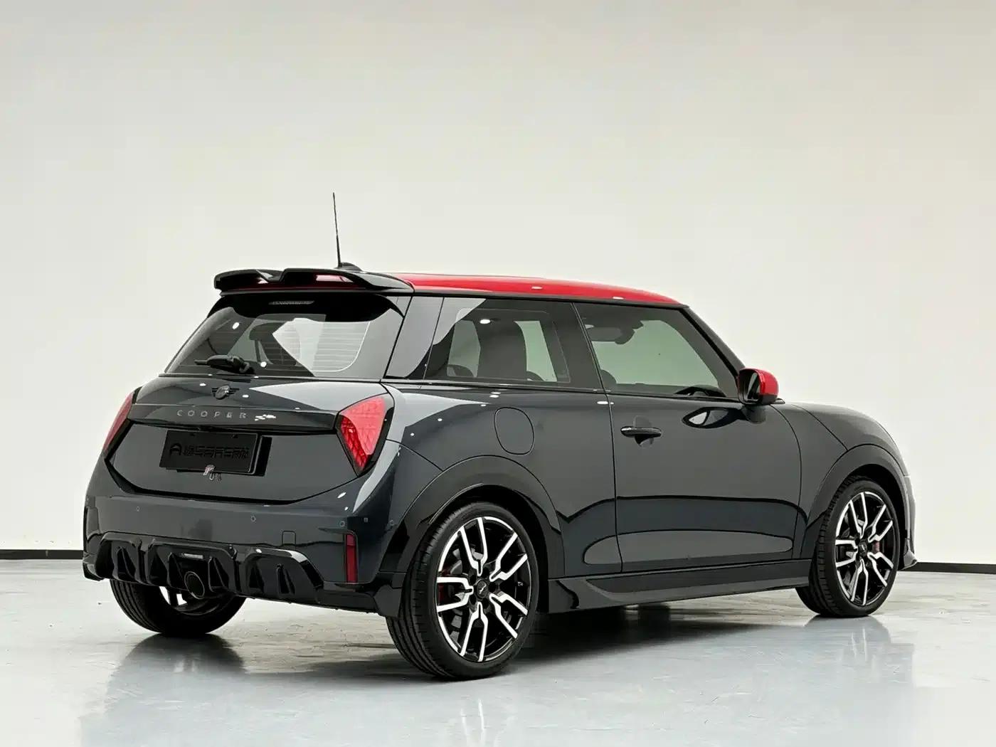 2025 MINI JCW JOHN COOPER WORKS — миниатюра 3