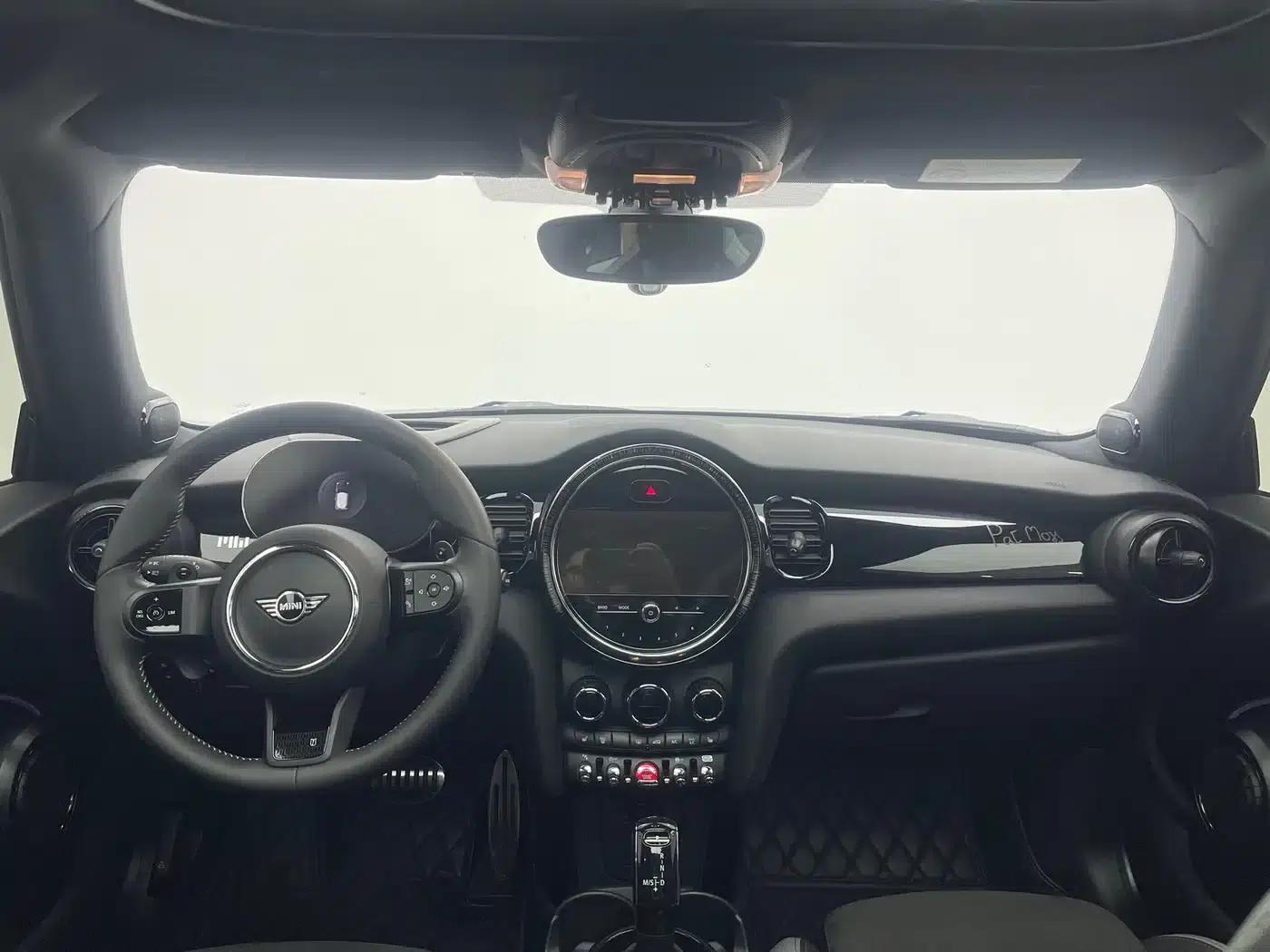 2023 MINI JCW 2.0T JOHN COOPER WORKS Pat Moss Commemorative Edition — миниатюра 12
