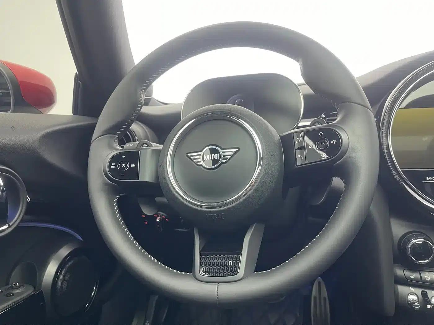 2023 MINI JCW 2.0T JOHN COOPER WORKS Pat Moss Commemorative Edition — миниатюра 13