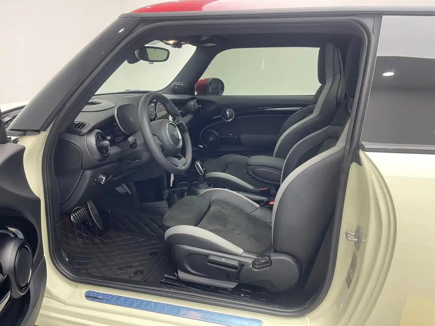 2023 MINI JCW 2.0T JOHN COOPER WORKS Pat Moss Commemorative Edition — миниатюра 14