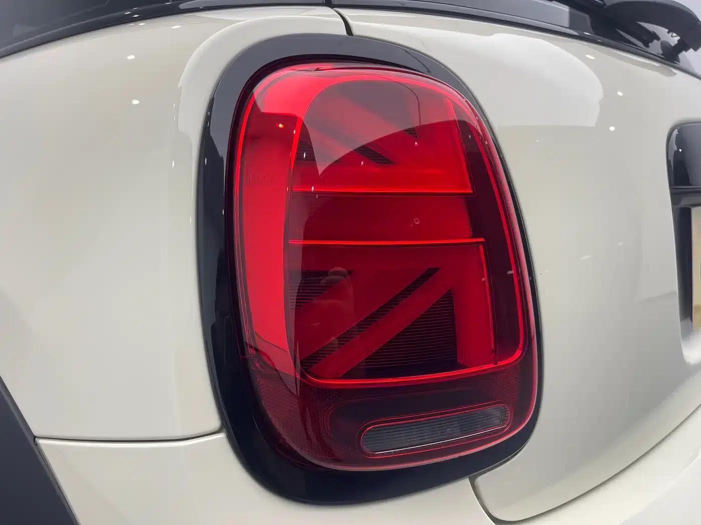 2023 MINI JCW 2.0T JOHN COOPER WORKS Pat Moss Commemorative Edition — миниатюра 16