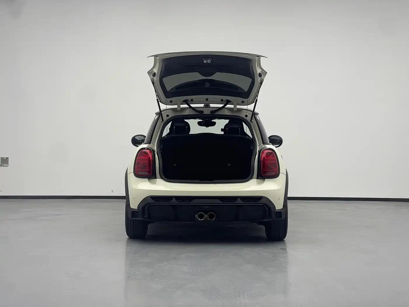 2023 MINI JCW 2.0T JOHN COOPER WORKS Pat Moss Commemorative Edition — миниатюра 18