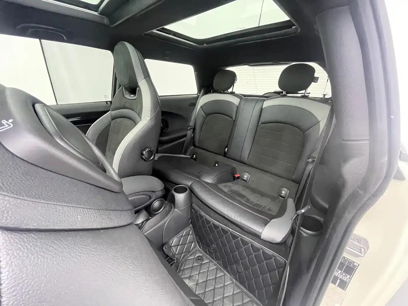 2023 MINI JCW 2.0T JOHN COOPER WORKS Pat Moss Commemorative Edition — миниатюра 20