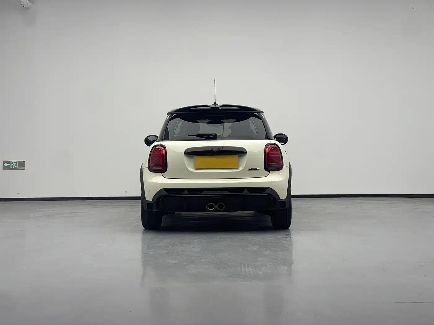 2023 MINI JCW 2.0T JOHN COOPER WORKS Pat Moss Commemorative Edition — миниатюра 5