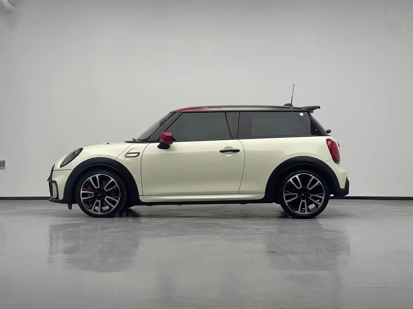 2023 MINI JCW 2.0T JOHN COOPER WORKS Pat Moss Commemorative Edition — миниатюра 9