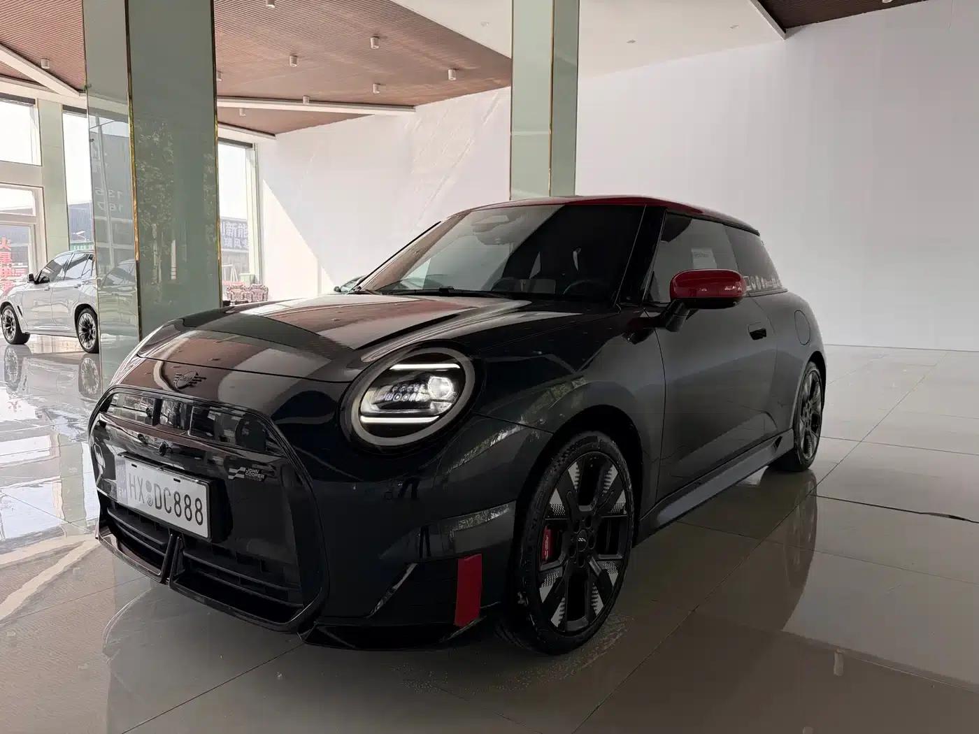 2025 JOHN COOPER WORKS Electric MINI JCW — миниатюра 2