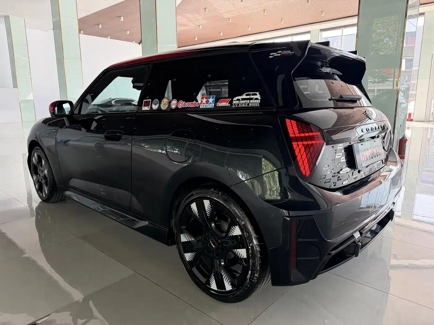 2025 JOHN COOPER WORKS Electric MINI JCW — миниатюра 11
