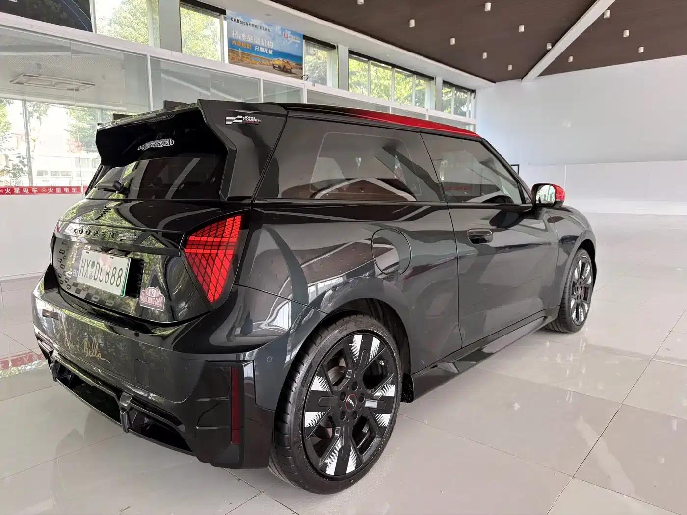 2025 JOHN COOPER WORKS Electric MINI JCW — миниатюра 13