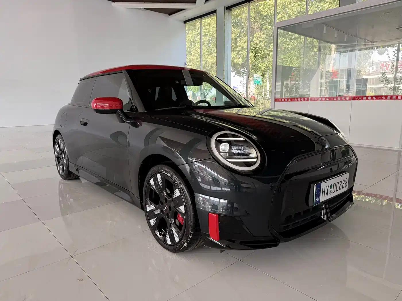2025 JOHN COOPER WORKS Electric MINI JCW — миниатюра 3