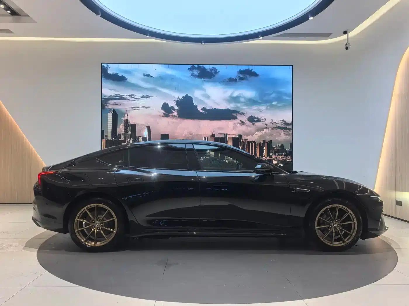 Nezha S 2022 Range Extended Edition, 1160km, Rear-Wheel Drive Mid-Range Version — миниатюра 2