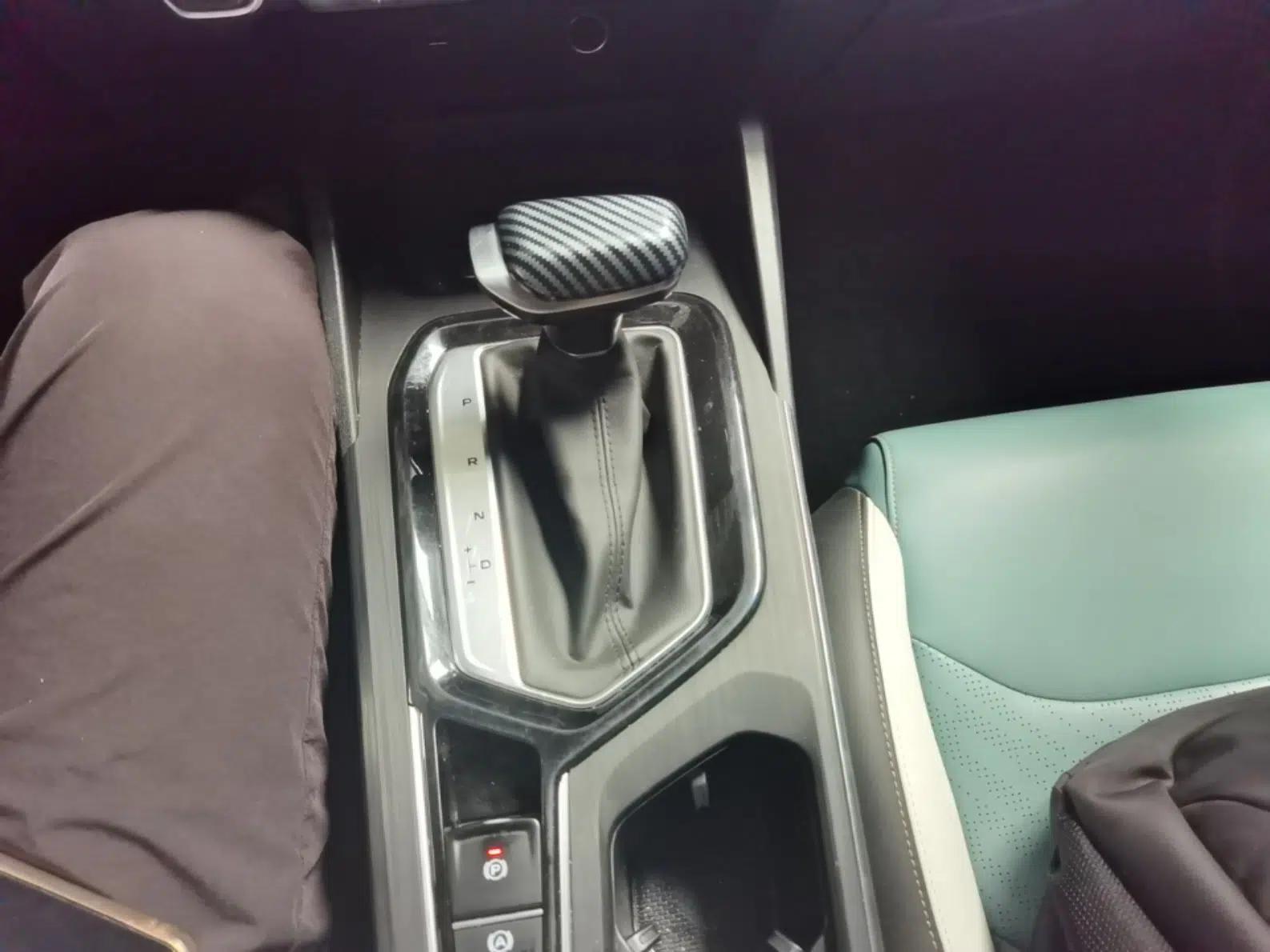 Geely Auto Emgrand S 2022 1.4T CVT Crossover Player Edition — миниатюра 17