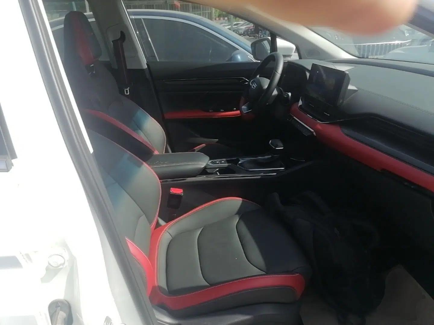 Geely Auto Emgrand S 2021 1.4T CVT Prestige Edition — миниатюра 23