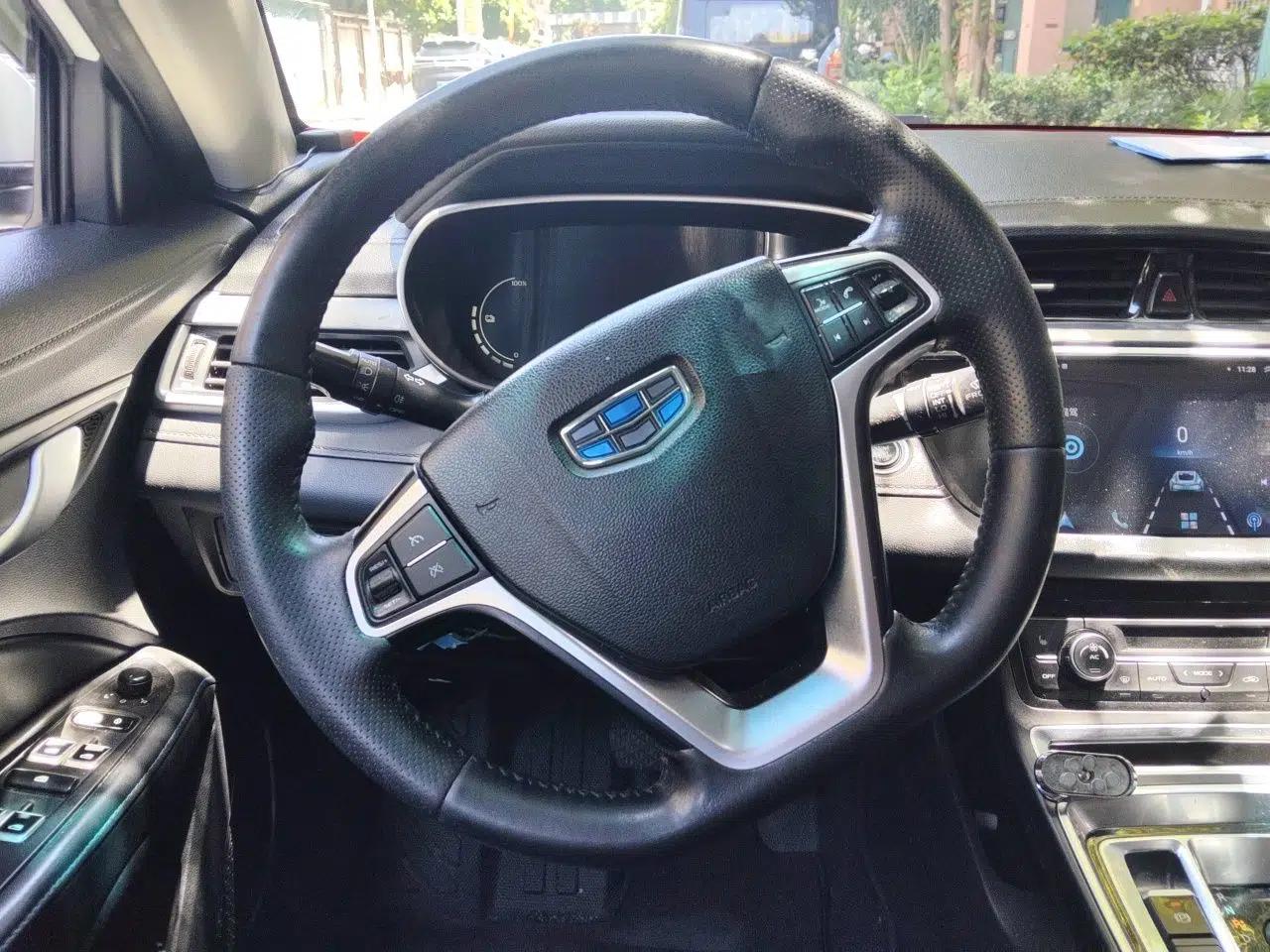 Geely Auto Emgrand New Energy 2018 EV450 Elite Model — миниатюра 11