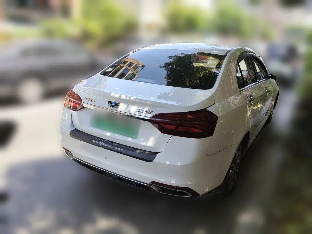Geely Auto Emgrand New Energy 2018 EV450 Elite Model — миниатюра 6