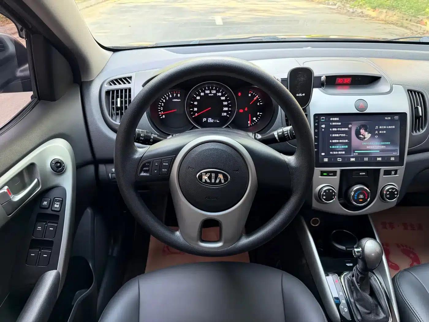 2014 Forte 1.6L AT GL — миниатюра 17