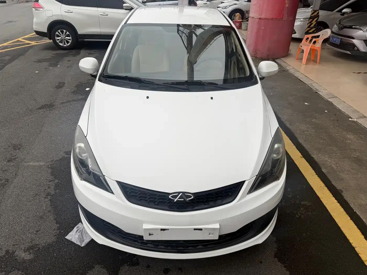 Fengyun 2 2013 Hatchback 1.5L Manual Elite Edition — миниатюра 4