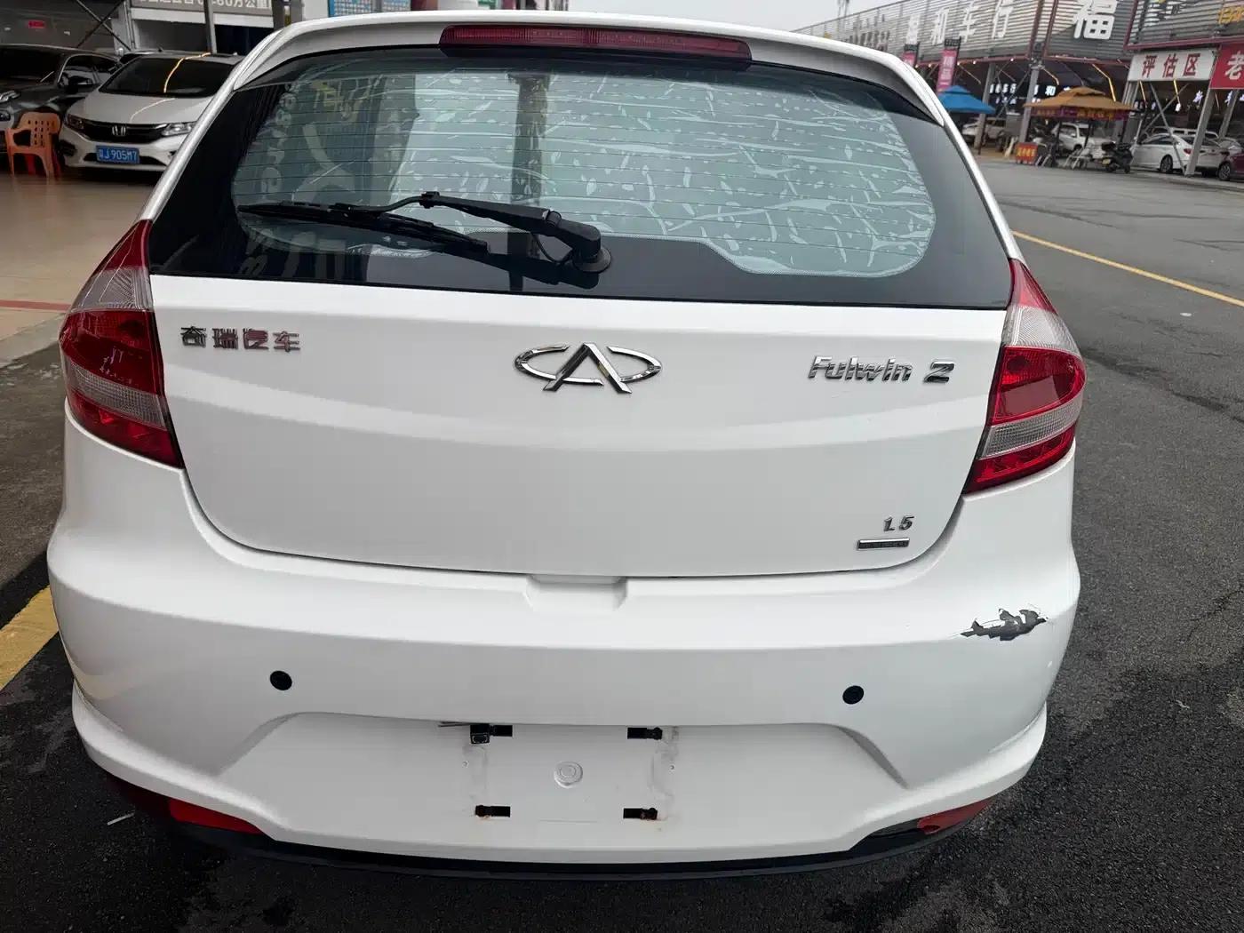Fengyun 2 2013 Hatchback 1.5L Manual Elite Edition — миниатюра 9
