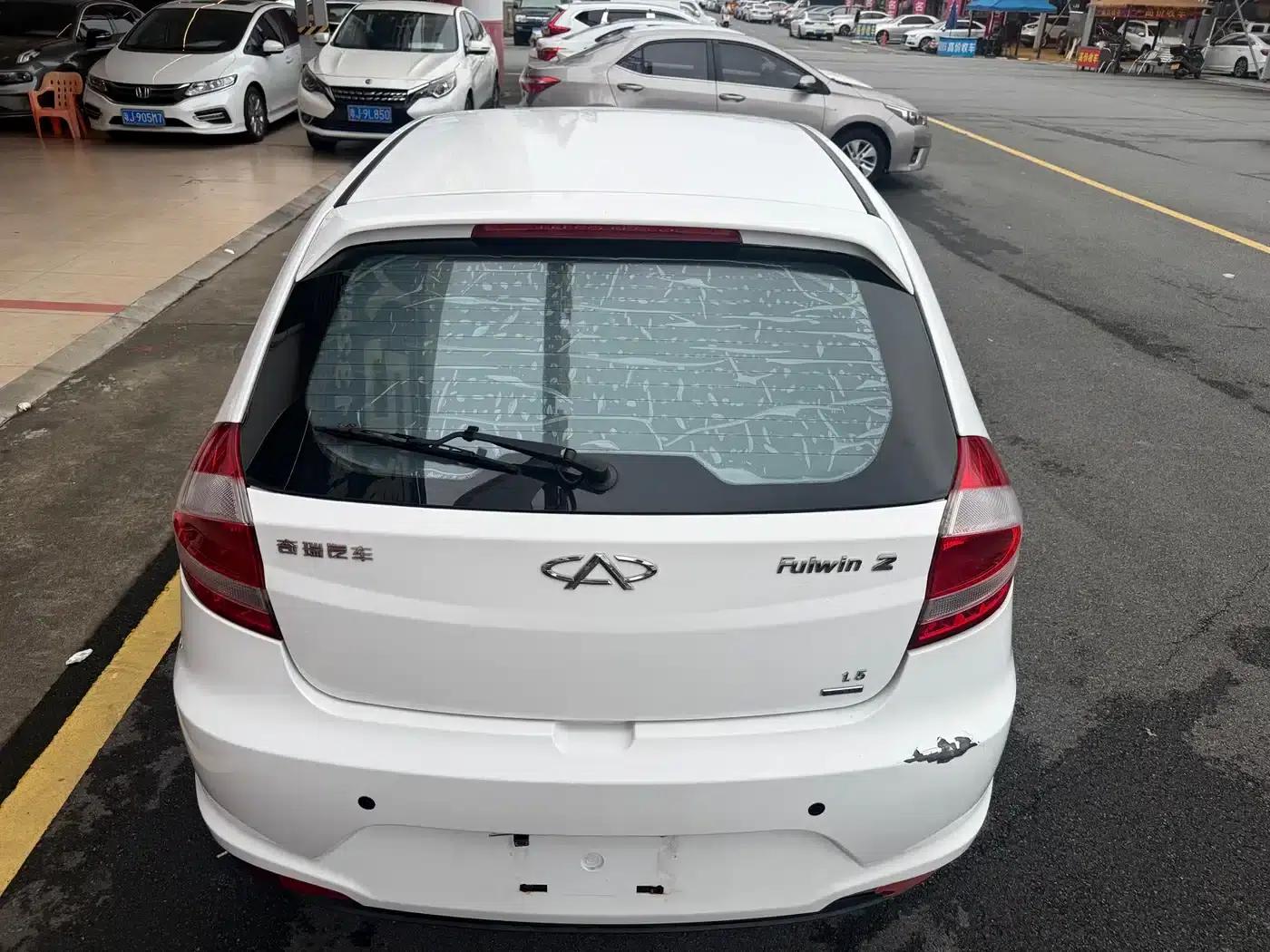 Fengyun 2 2013 Hatchback 1.5L Manual Elite Edition — миниатюра 10