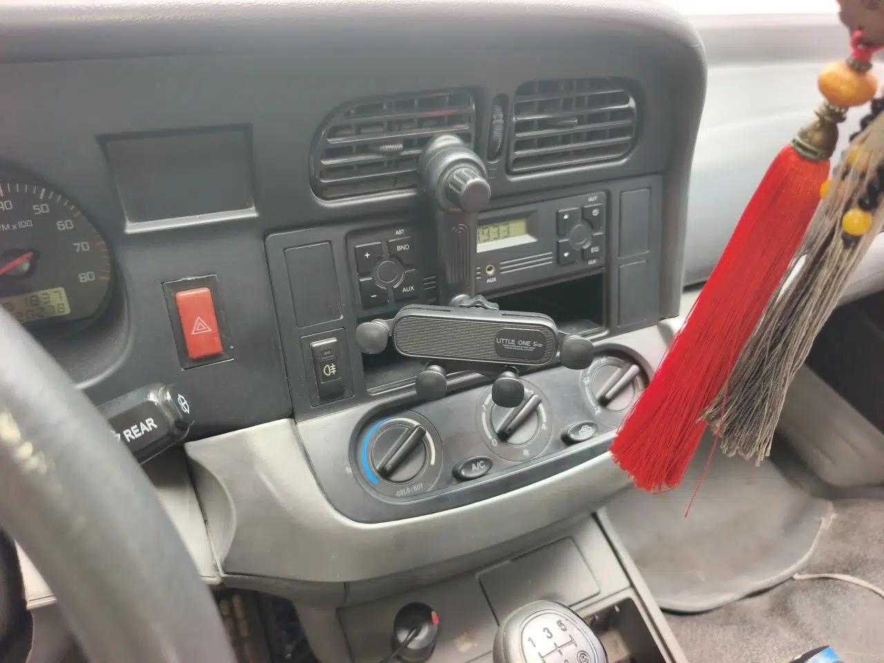 Jinbei Hiace 2011 2.0L 5th Generation Kuaiyunwang Luxury Edition 4G19 — миниатюра 14