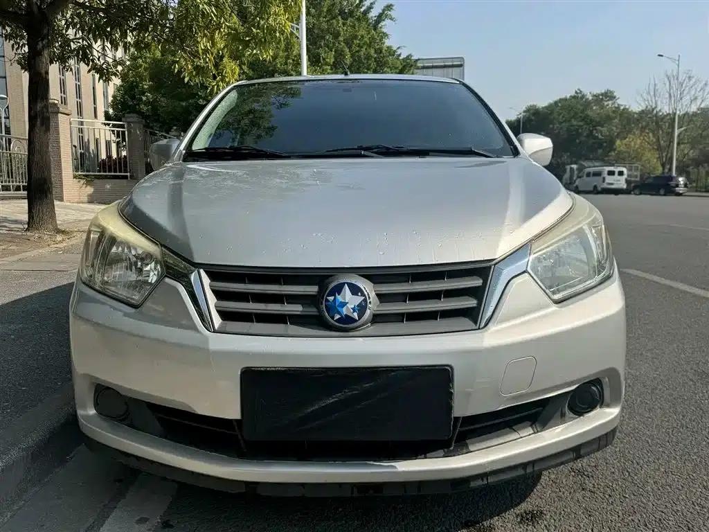 Venucia R50 2014 1.6L Automatic Premium Edition — миниатюра 2