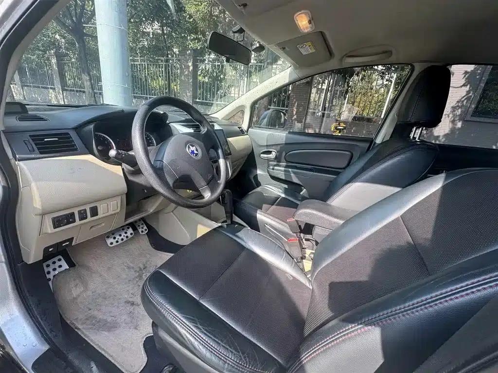 Venucia R50 2014 1.6L Automatic Premium Edition — миниатюра 5