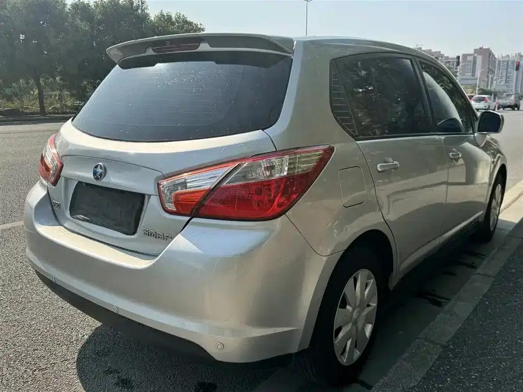 Venucia R50 2014 1.6L Automatic Premium Edition — миниатюра 8
