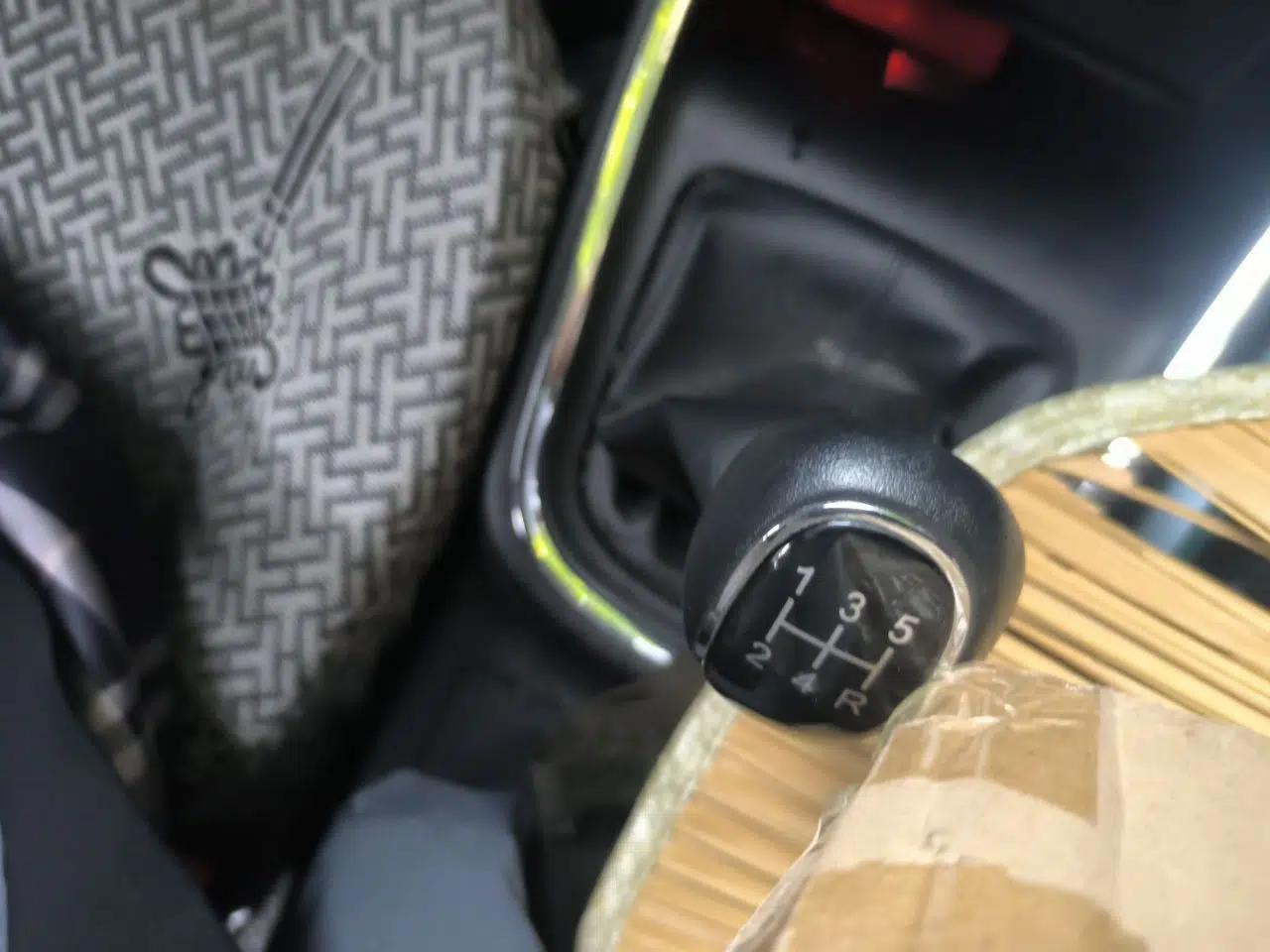 Jinbei Gold Hiace 2024 2.0L Travel Lion Passenger Vehicle 5/6/7-Seater CNG Central Air Conditioning — миниатюра 15
