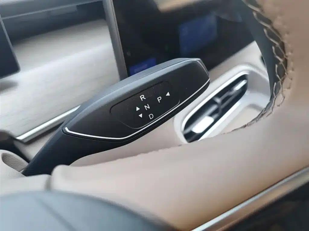Fengyun T8 2025 1.5T 130km Premium Edition 5-seater — миниатюра 14