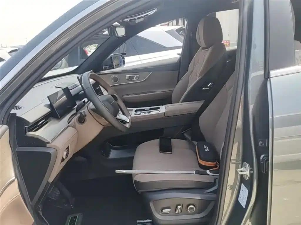 Fengyun T8 2025 1.5T 130km Premium Edition 5-seater — миниатюра 15