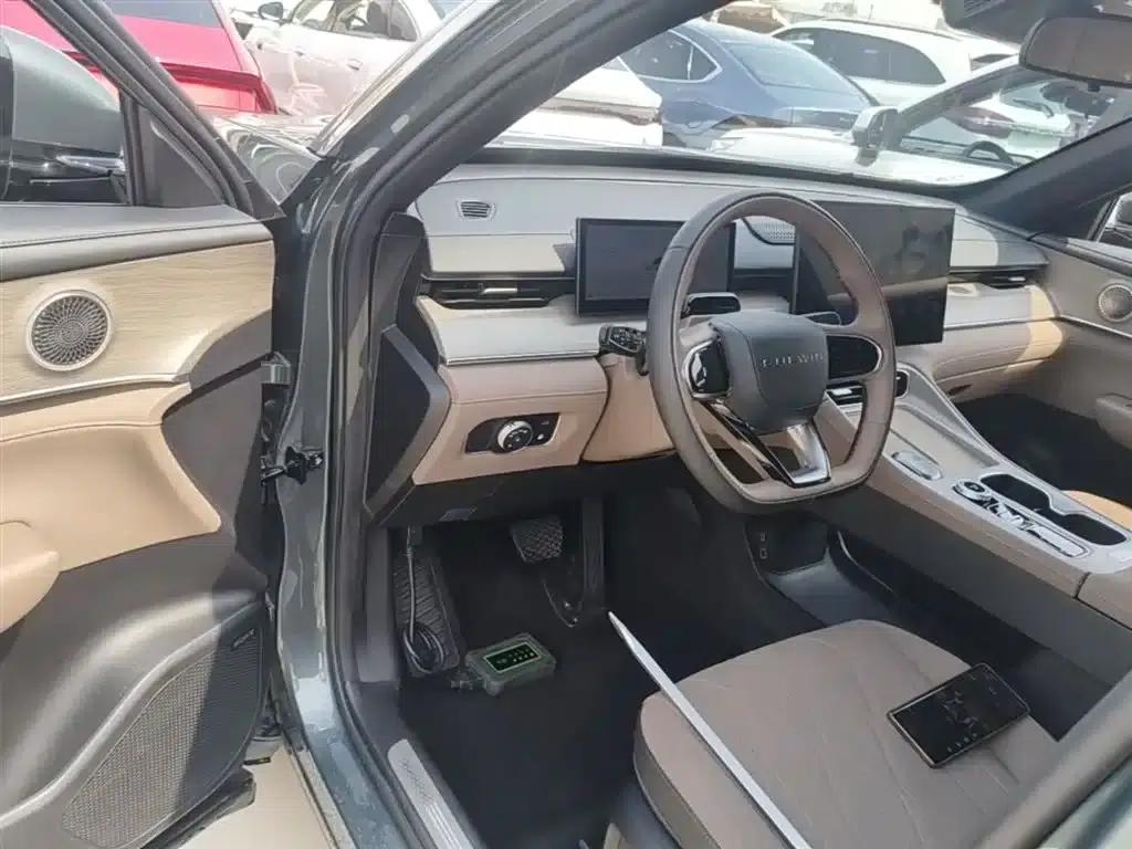 Fengyun T8 2025 1.5T 130km Premium Edition 5-seater — миниатюра 16