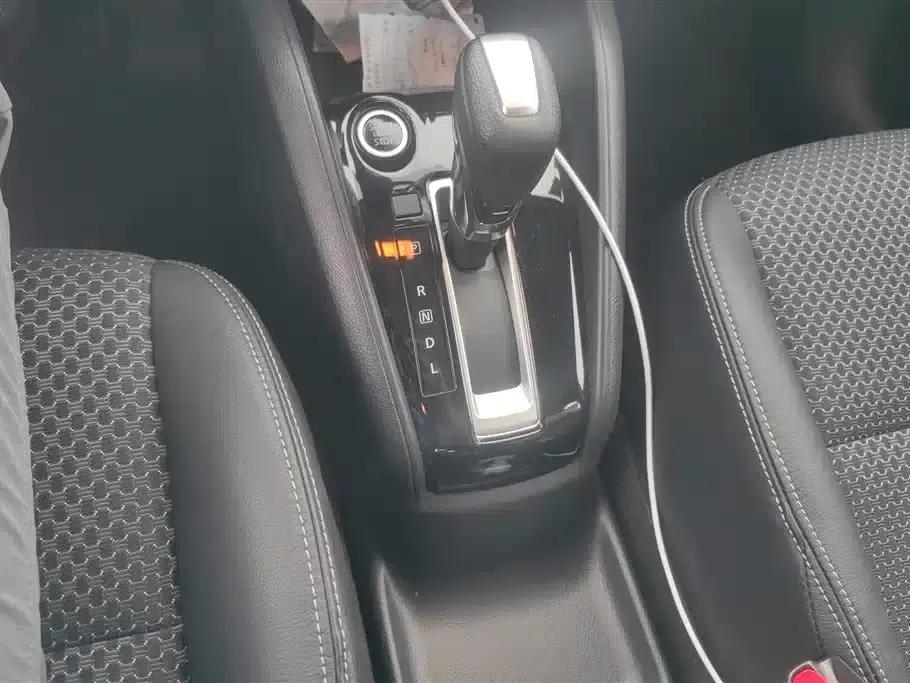 Nissan Kicks 2019 1.5L CVT Smart Connect Premium Edition — миниатюра 16