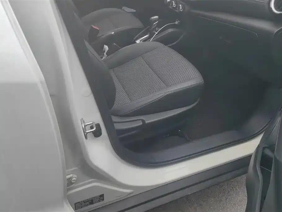 Nissan Kicks 2019 1.5L CVT Smart Connect Premium Edition — миниатюра 8