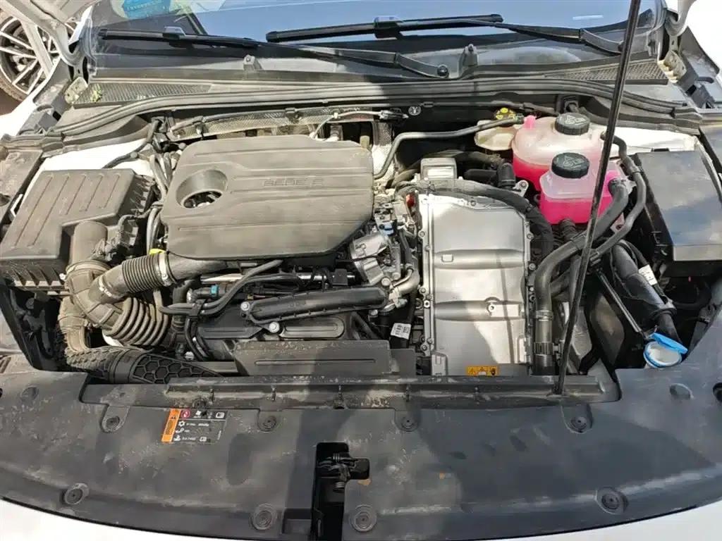 Roewe D7 2025 DMH 125km World Champion Edition — миниатюра 20