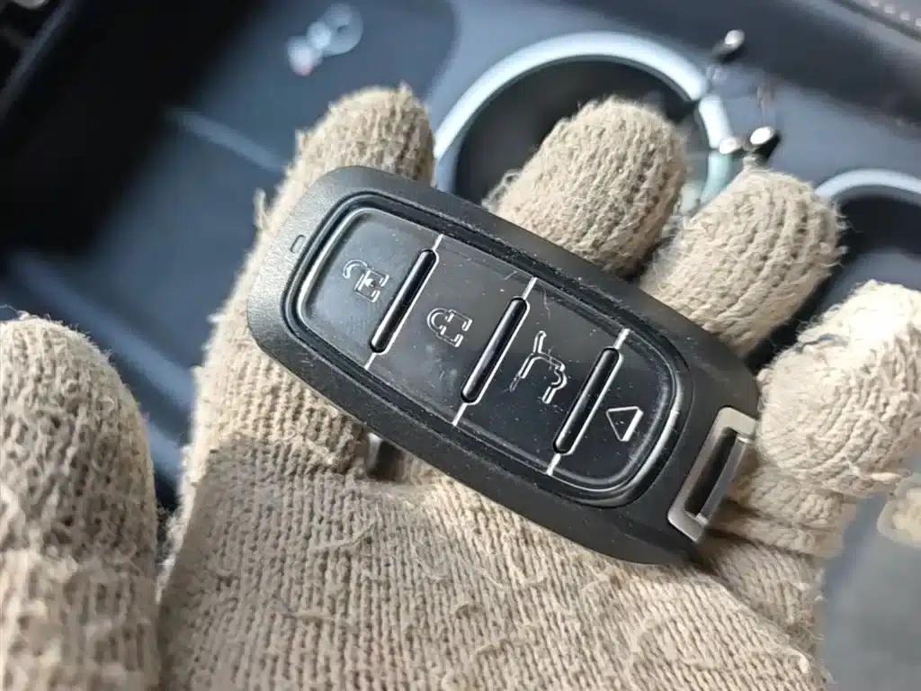 Roewe D7 2025 DMH 125km World Champion Edition — миниатюра 9