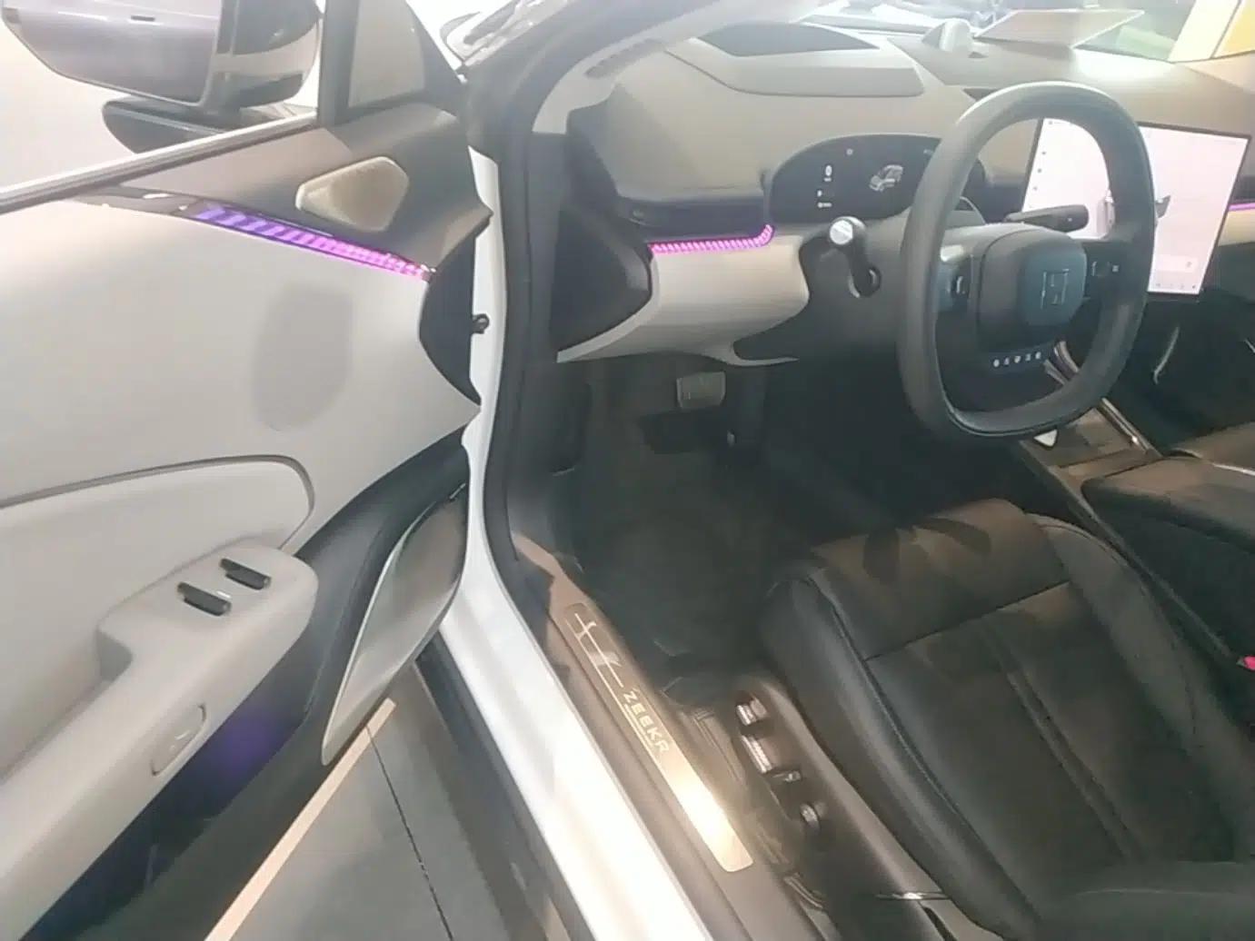 Zeekr 007 2025 Rear-Drive Intelligent Driving Version 75 kWh — миниатюра 19