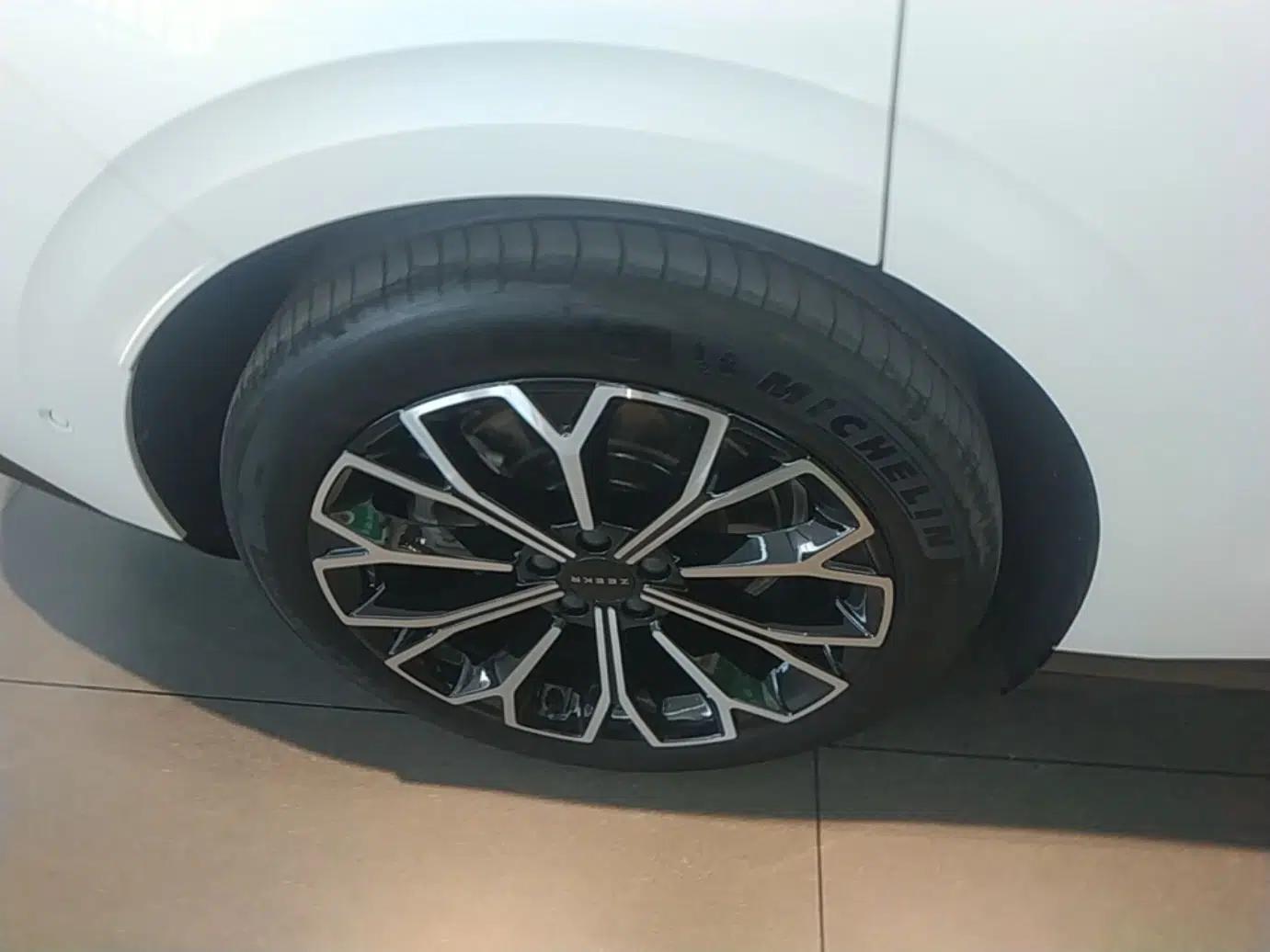 Zeekr 007 2025 Rear-Drive Intelligent Driving Version 75 kWh — миниатюра 10