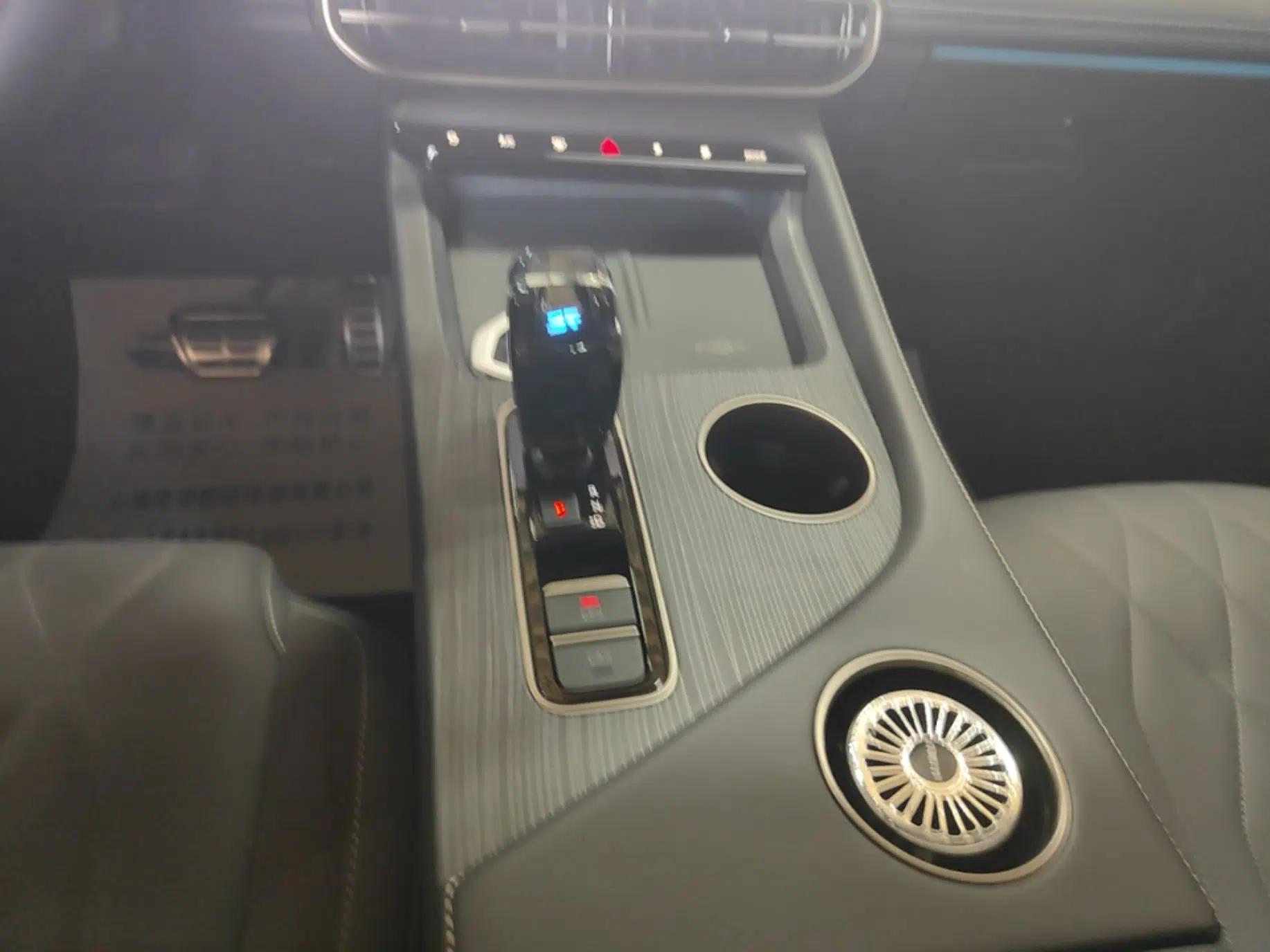 JETOUR Shanhai L9 2024 1.5TD 2DHT Pro 5-Seater — миниатюра 17