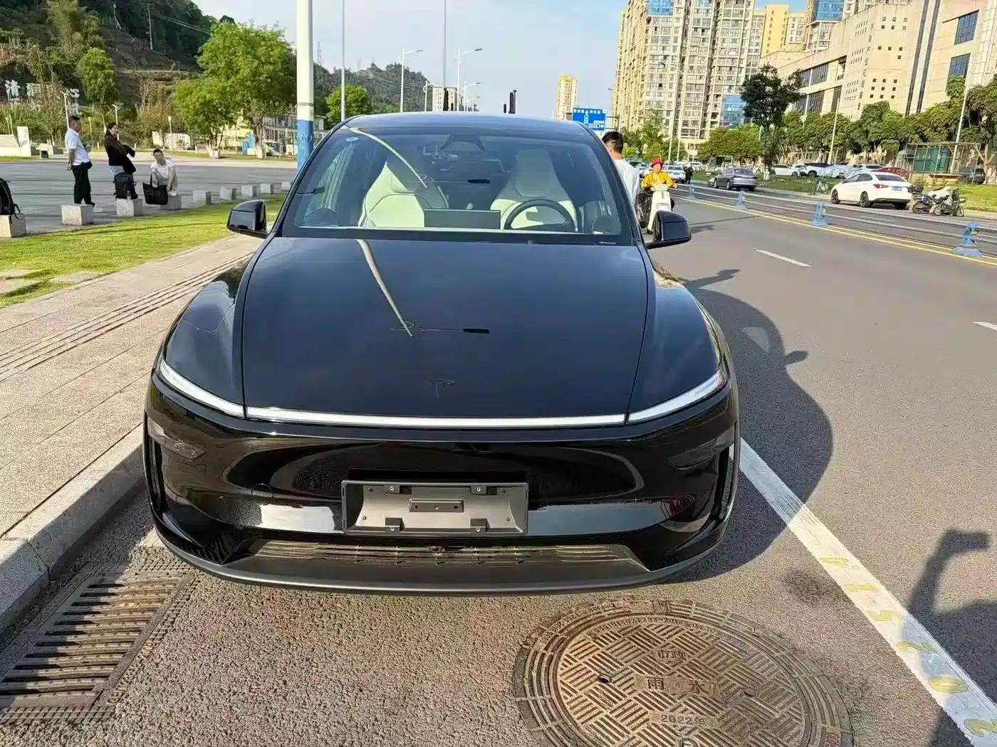 Model Y L 2026 Standard Edition — миниатюра 2