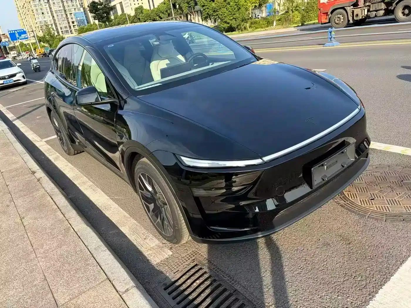 Model Y L 2026 Standard Edition — миниатюра 3