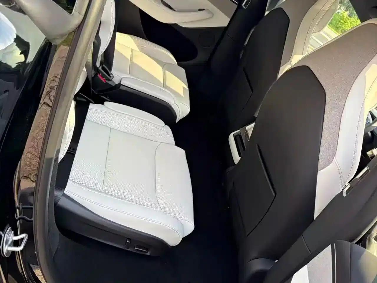 Model Y L 2026 Standard Edition — миниатюра 4