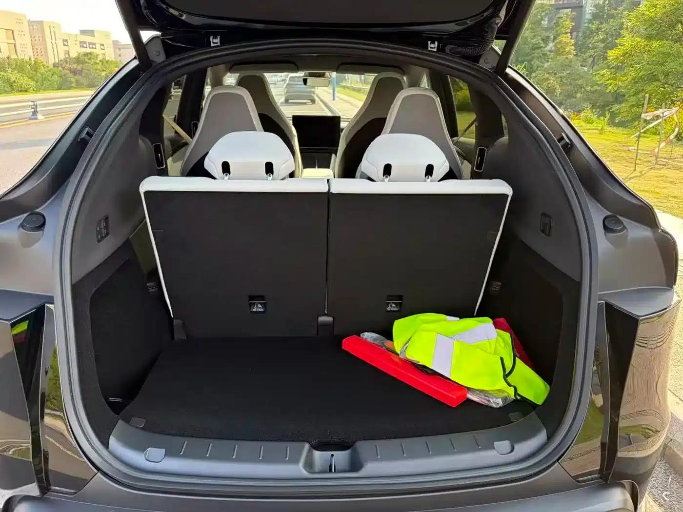 Model Y L 2026 Standard Edition — миниатюра 5