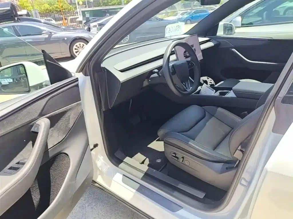 Model Y L 2025 Long Range All-Wheel Drive — миниатюра 16