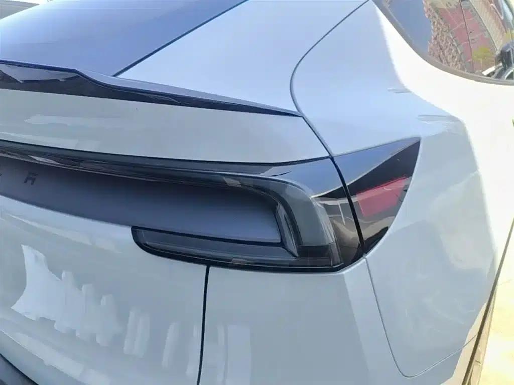 Model Y L 2025 Long Range All-Wheel Drive — миниатюра 8