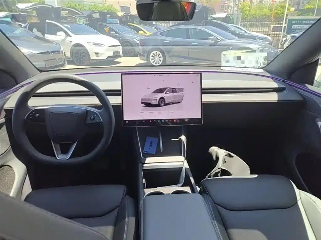 Model Y L 2025 Long Range All-Wheel Drive — миниатюра 10