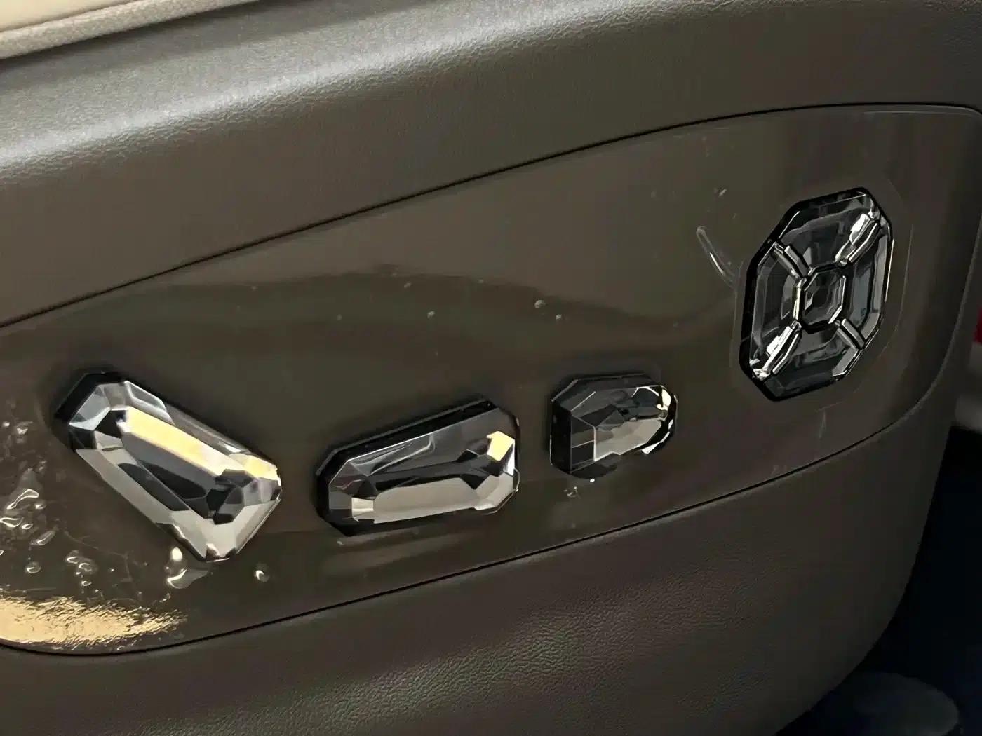 Denza N8L 2025 Premium Edition — миниатюра 28