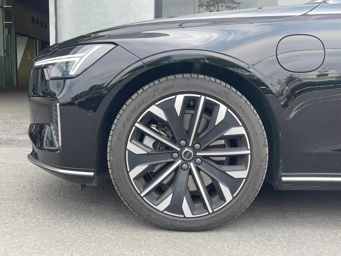2026 Volvo S90 Plug-in Hybrid, All-Wheel Drive, Long Range, Inscription Luxury Edition — миниатюра 6