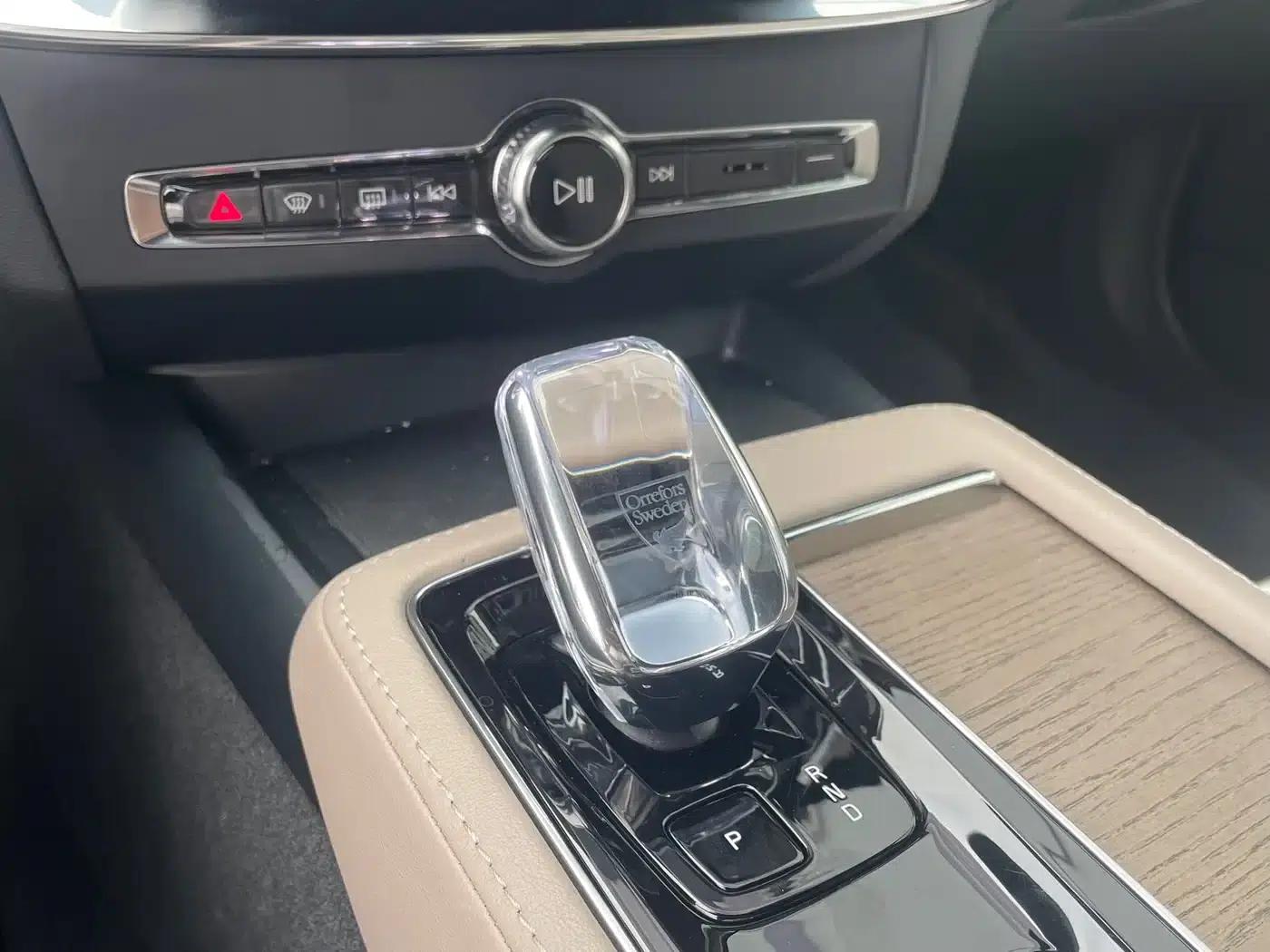 2026 Volvo S90 Plug-in Hybrid, All-Wheel Drive, Long Range, Inscription Luxury Edition — миниатюра 10