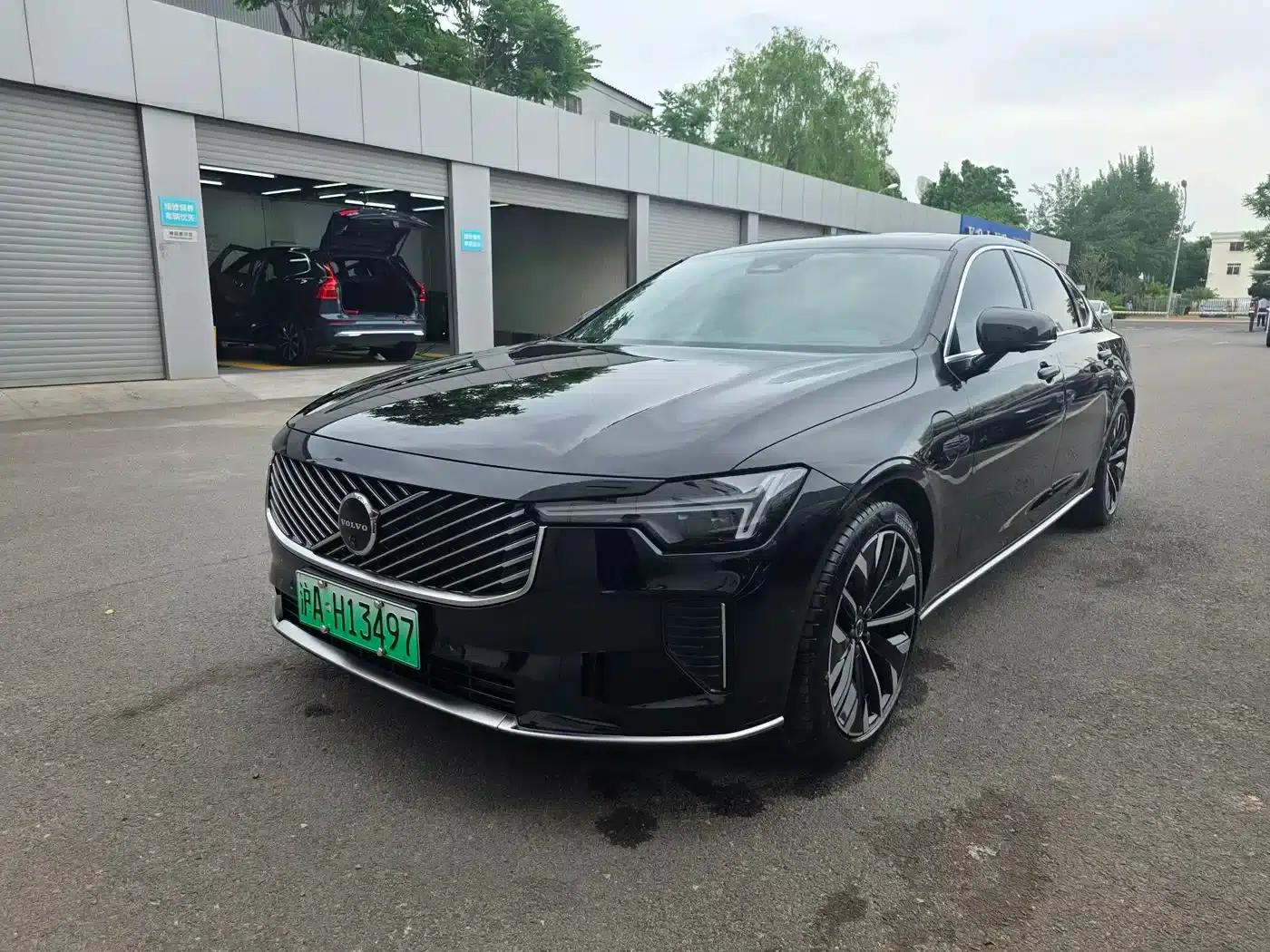 2026 Volvo S90 Plug-in Hybrid, All-Wheel Drive, Long Range, Inscription Luxury Edition — миниатюра 1