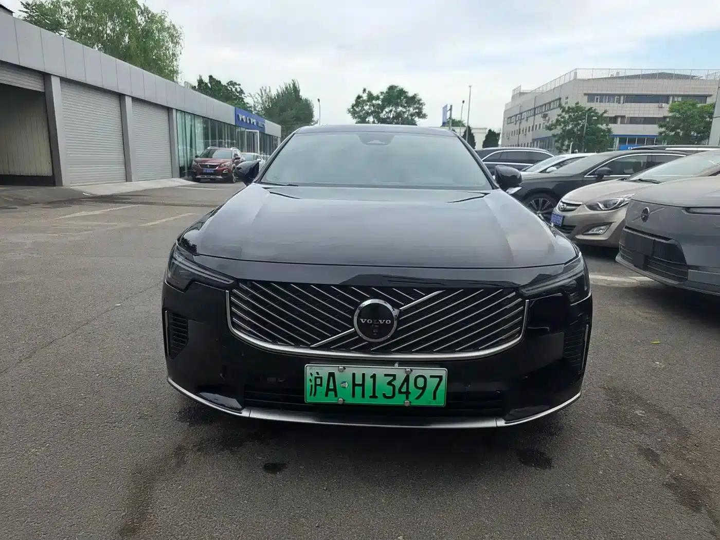 2026 Volvo S90 Plug-in Hybrid, All-Wheel Drive, Long Range, Inscription Luxury Edition — миниатюра 2